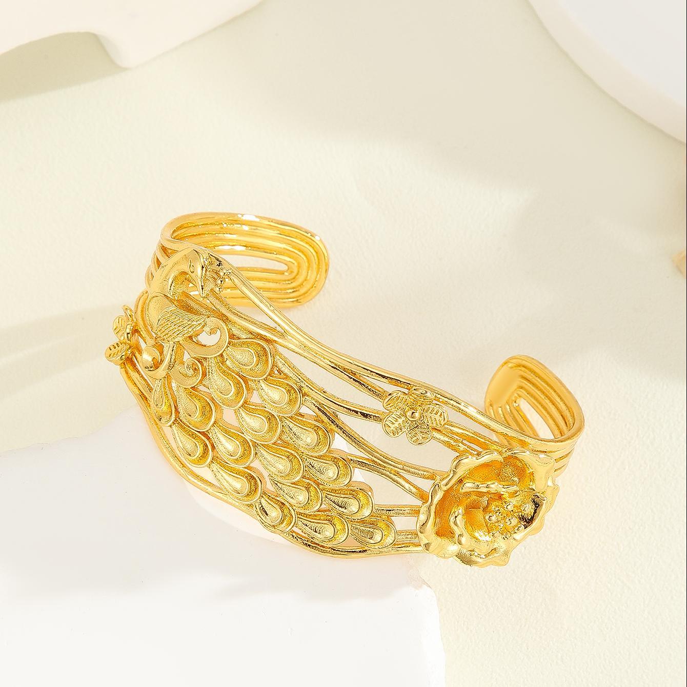 1pcs Vintage Luxury Carved Texture Gold Bracelet, Exquisite Peacock, Flower Patterned Bracelet